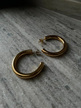 Load image into Gallery viewer, CLASSIC CLEO HOOPS
